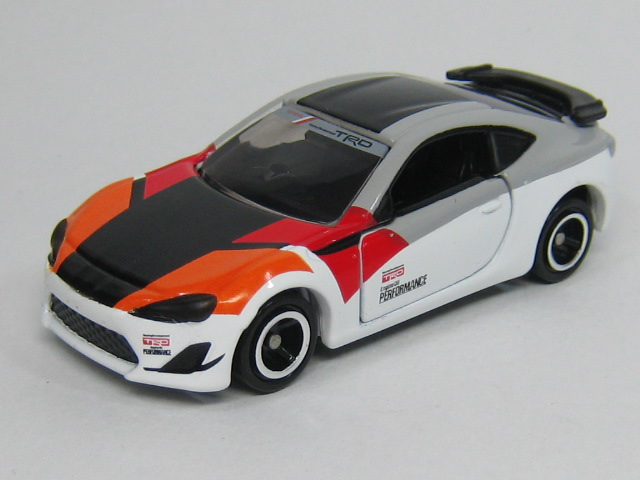 トヨタ　８６　ＴＲＤ　グリフォン　カラーリング　バージョン